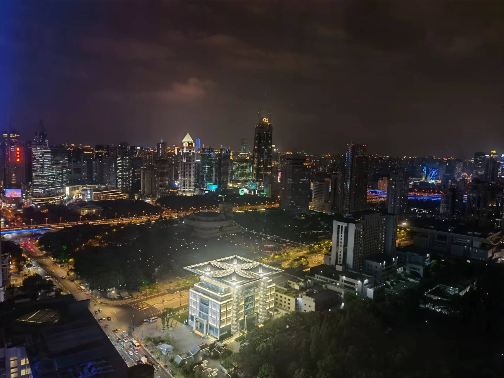 逐渐恢复往昔繁华的魔都