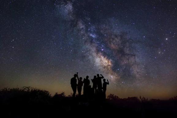 任正非最新署名文章《星光不问赶路人》：没有退路就是胜利之路